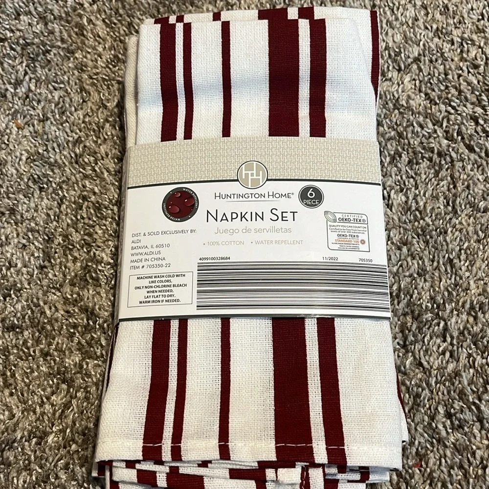 Huntington Home 6 Piece Red & White 100% Cotton Holiday Reusable‎ Napkins NWT